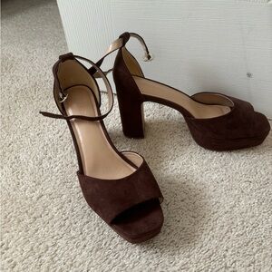 The Drop heel platform